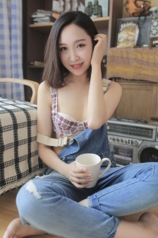 九个装修工人把我放在茶几上文字